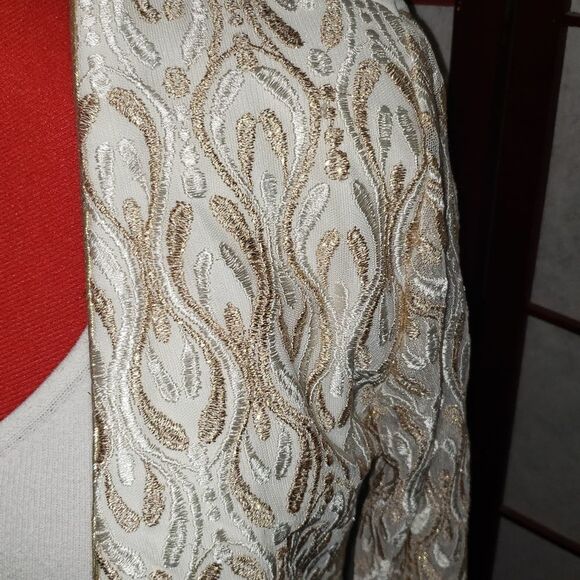 Dani-An USA Lacy Cream Gold Embroidered Stitch Designed Open-faced Jacket - Picture 7 of 9